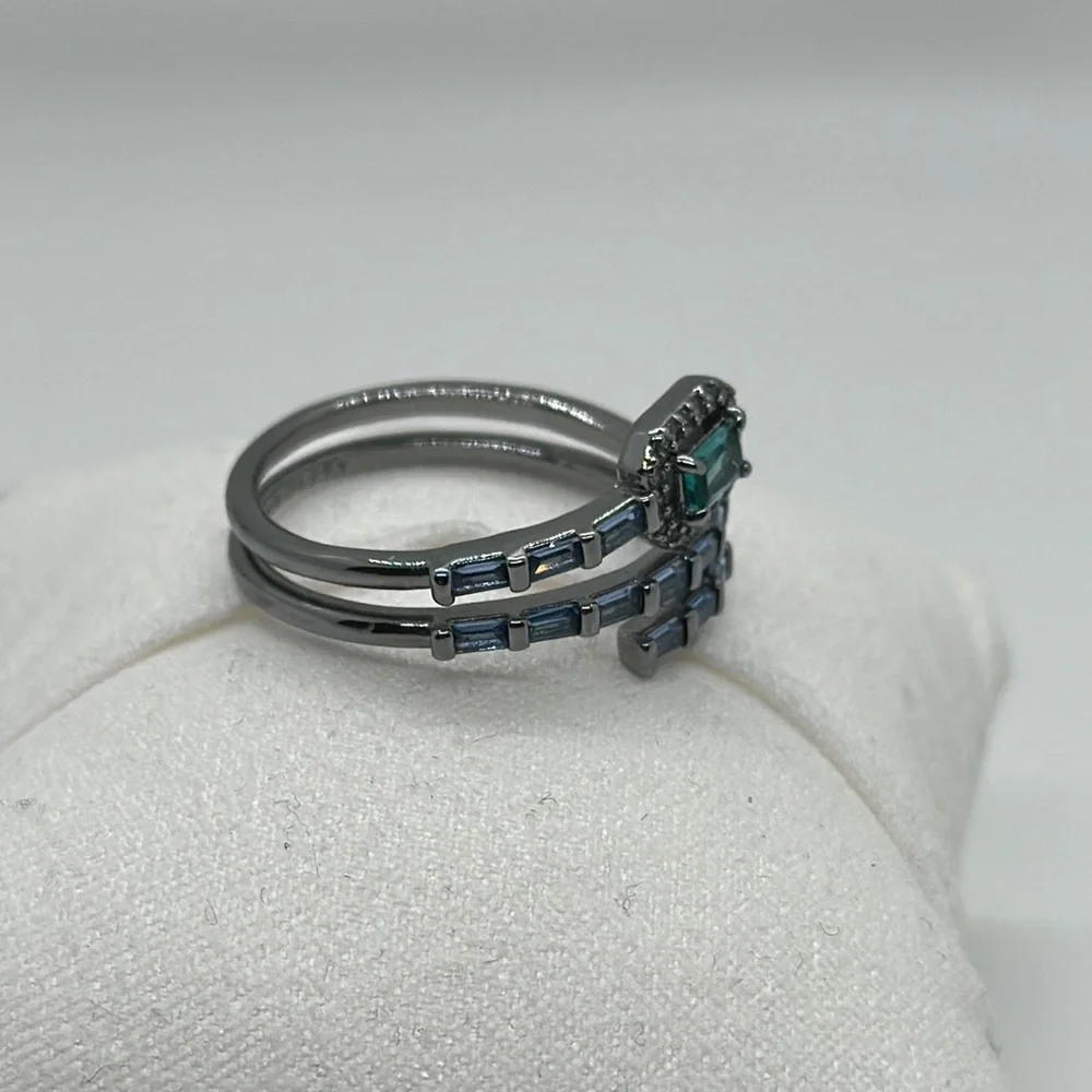 Elegant Blue and Hematite Spiral Ring no bag no tag never worn. Size 10 - Picture 2 of 4